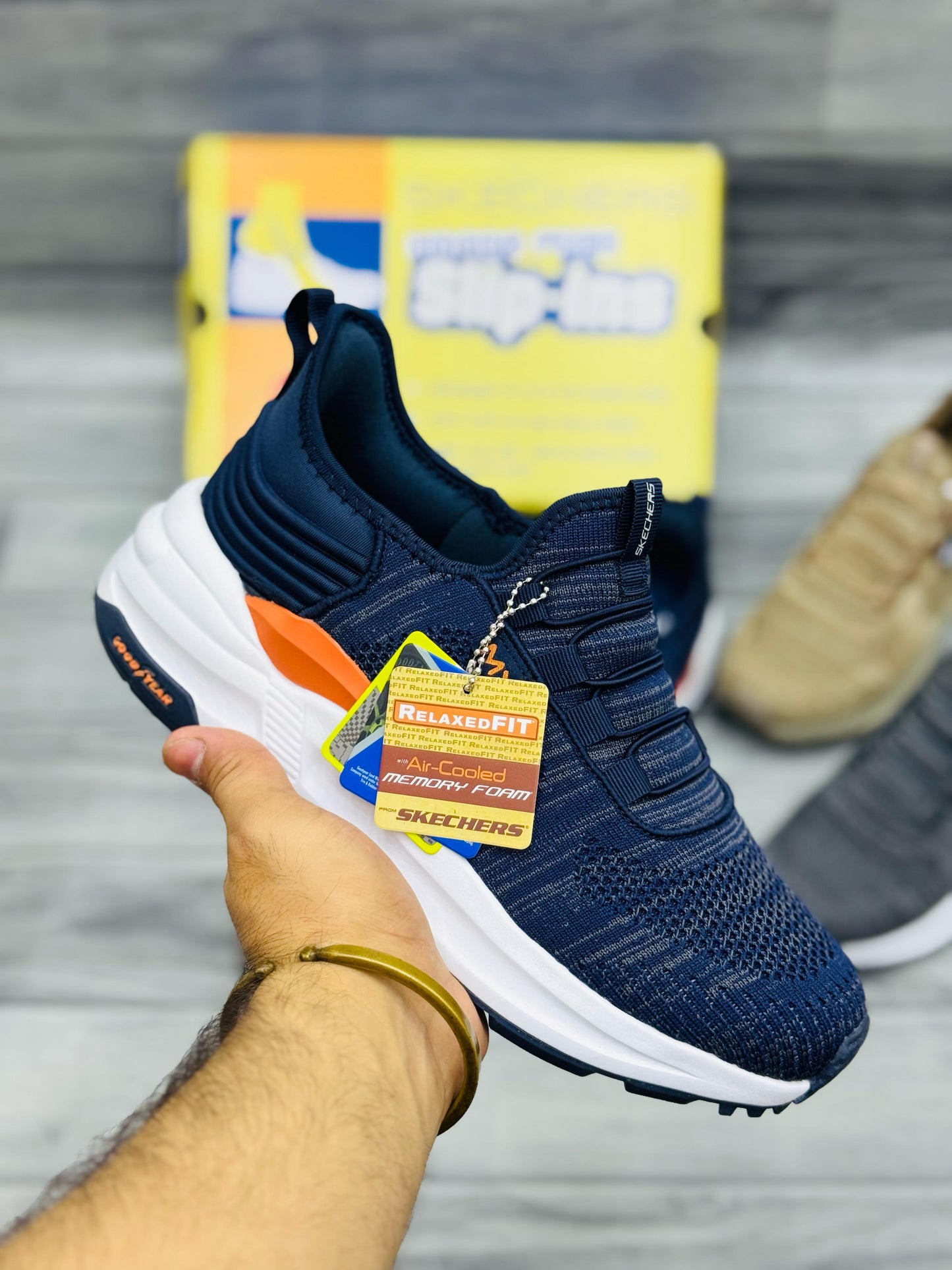 SKECHERS Foam Memory